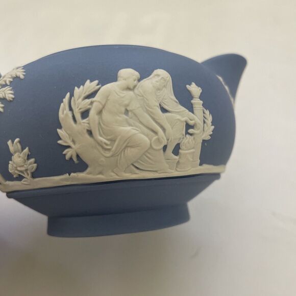 Vintage Wedgwood Jasperware Blue Creamer Greek Mythology England Mint - Picture 11 of 12